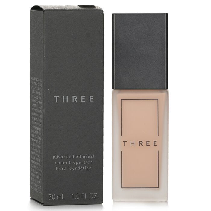 THREE Advanced Ethereal Smooth Operator Fluid Foundation SPF40 – Nr. 102, 30 ml