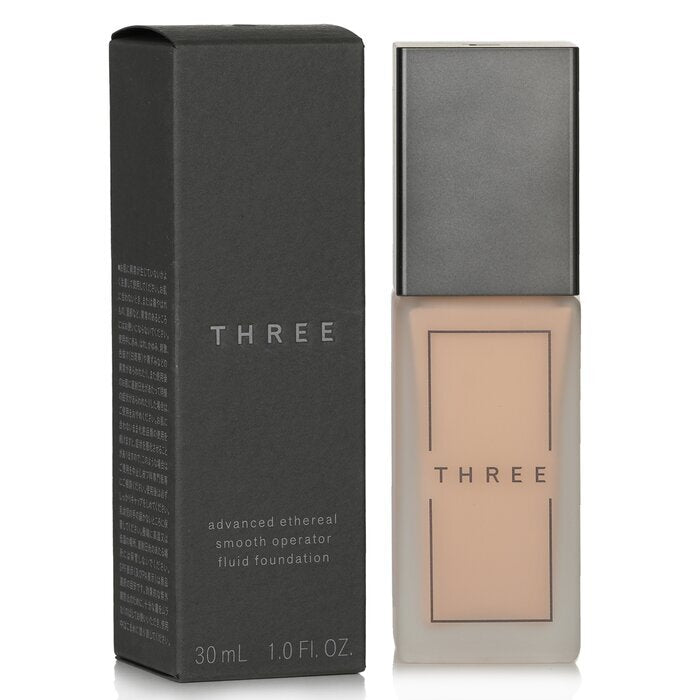 THREE Advanced Ethereal Smooth Operator Fluid Foundation SPF40 – Nr. 202, 30 ml