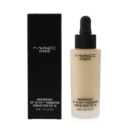 MAC Studio Waterweight Foundation SPF 30 – Nr. NC25 (Hell mit goldenem Pfirsich-Unterton) 30 ml/1 oz
