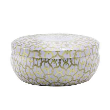 Voluspa 3-Docht-Dekorationskerze in Dose – Suede Blanc 340 g/12 oz