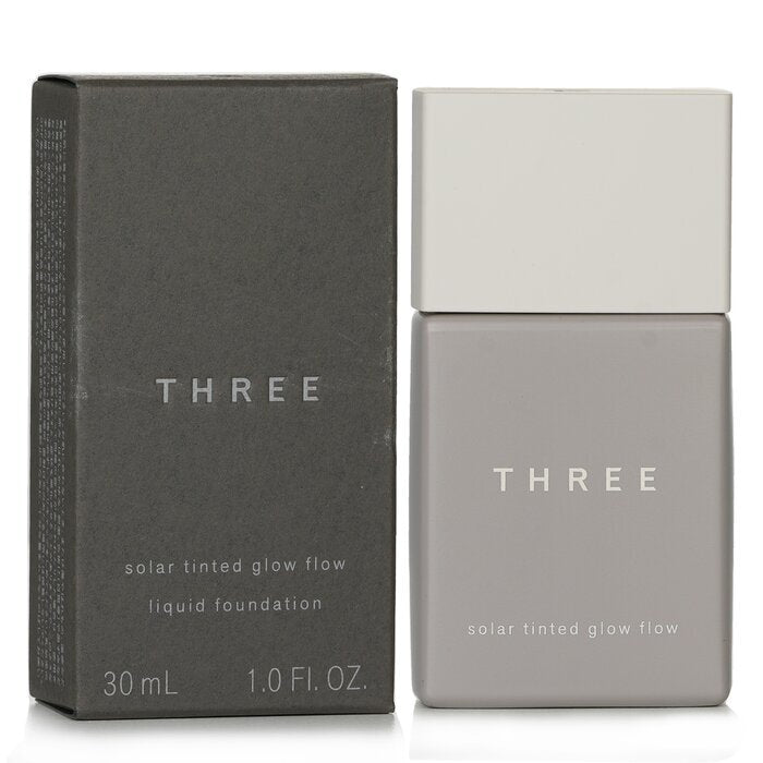 THREE Solar getönte Glow Flow Flüssiggrundierung LSF 50 - Nr. 04 30 ml